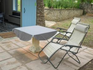 Maisons de vacances Lovely holiday home with swimming pool in Ard che 16km from Vallon Pont d Arc : photos des chambres