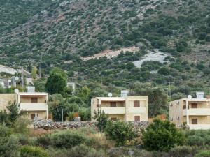 Beautiful new stone villa, large private pool, privacy, view of bay Bali, NW Rethymno Greece