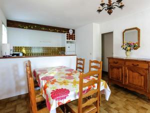 Maisons de vacances Holiday Home in Bormes near Beaches & Pool : photos des chambres