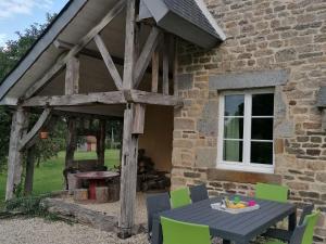 Maisons de vacances Pleasant Holiday Home in Isigny Le Buat with Garden : photos des chambres