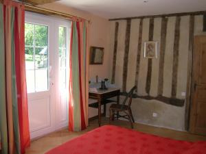 Maisons de vacances Pleasant Holiday Home in Isigny Le Buat with Garden : photos des chambres