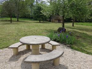 Maisons de vacances Pleasant Holiday Home in Isigny Le Buat with Garden : photos des chambres