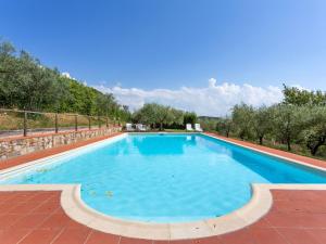 Apartment with pool in Barberino Val dElsa