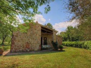 Farmhouse in Proceno with Pool