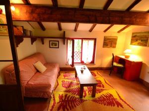 Vintage Holiday Home in Migliorini with Pool