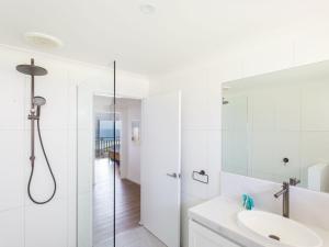 Aqua Palm with Sweeping One Mile Views