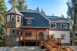 A Blue Sky Lodge - Curry Village