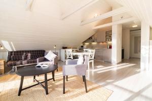 Sleepy Eye Apartment, By Cohost