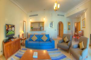One Bedroom Apartment with Sea view inclusive of two beach access room in Royal Club