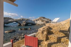 AQUA HOUSE Milos Greece