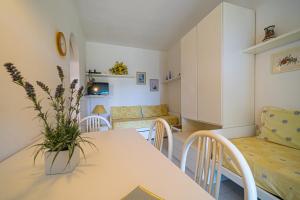 Appartamenti Casa Serena Vista Mare - Goelba