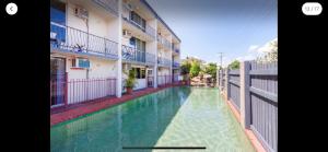 Holiday Lodge Apartment - 2hvězdičkové hotely ve městě Cairns North