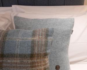 The Three Horseshoes