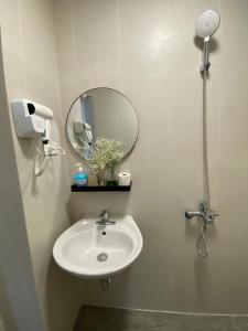 Thức at 3am - Old Quarter Hanoi Lotus