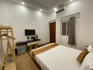 Thức at 3am - Old Quarter Hanoi Lotus