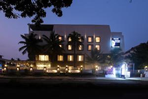 Emerald Clarks Inn Suites