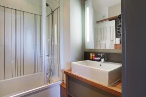 Appart'hotels Suite Home Aix en Provence Sud TGV : Studio avec Vue sur Jardin