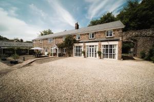 Four-Bedroom House room in Stoodleigh Court Coach House B & B