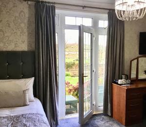 Room 2 room in Westlea Guest House