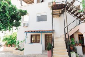 Eleftherias Suites - Near Beach Apartments