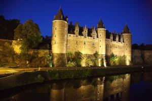 Maisons de vacances Stone cottage with modern cosy interior near to Josselin Perfect retreat for Writers or Star Gazers : photos des chambres