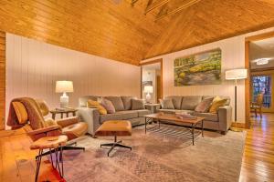 Blue Ridge Mtn Cabin Near Hiking and Biking Trails!