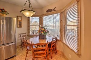 The Captains Quarters in Rogers w Covered Porch!