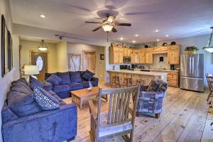 The Captains Quarters in Rogers w Covered Porch!