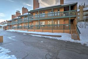 Apartment room in Brian Head Condo with Mtn View Walk to Slopes!