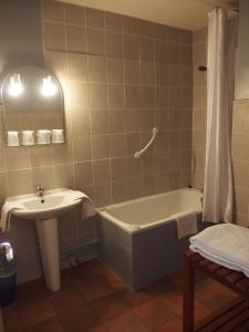 Hotels Au Saint Roch - Hotel et Jardin : photos des chambres