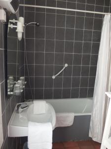Hotels Au Saint Roch - Hotel et Jardin : photos des chambres