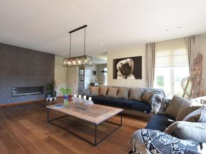 Mansion Den Ast with jacuzzi and garden