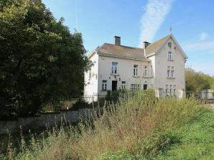 Splendid Mansion in Bastogne with Fenced Garden