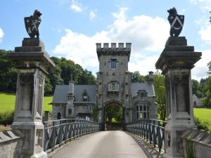 Modern Holiday Home with Private Garden in Pepinster