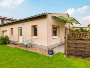 Cozy Bungalow in Pepelow near Sea