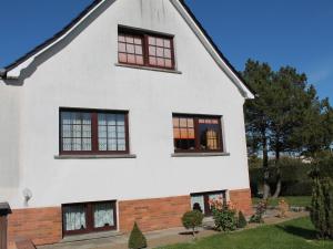 Modern Apartment in Kuhlungsborn amidst greenery with parking space