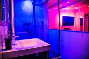SECRET SUITE "Mr Grey" - Jacuzzi privatif - Gare RER C - Proche Paris