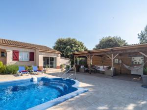 Villas Luxury Villa with Private Swimming Pool in Escales : photos des chambres