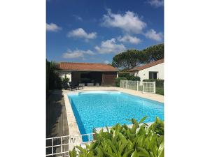 Villas Modern Villa in Brives sur Charente with Private Pool : photos des chambres