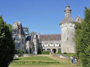 Villas Modern Villa in Brives sur Charente with Private Pool : photos des chambres