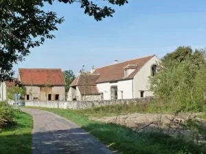 Beautiful farmhouse in Braize with private garden - Charenton-du-Cher