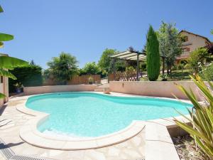 Enticing Holiday Home in Manzac-sur-Vern With Private Garden