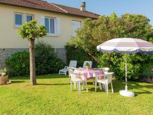 Classy Holiday Home with Garden Barbecue Garden Furniture