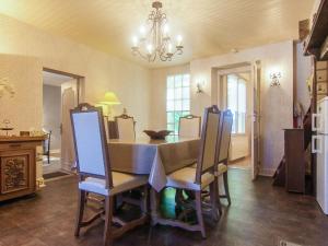 Quaint House near Forest in Chasteaux