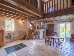 Cozy Holiday Home in Conne-de-Labarde with Private Garden