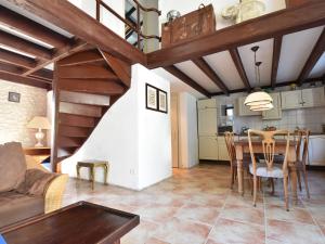 Maisons de vacances Quaint Holiday Home in Lusignac with Swimming Pool : photos des chambres