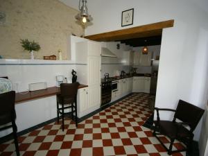 Maisons de vacances Quaint Holiday Home in Lusignac with Swimming Pool : photos des chambres