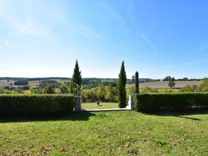 Maisons de vacances Quaint Holiday Home in Lusignac with Swimming Pool : photos des chambres