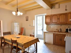 Maisons de vacances Holiday Home in Lamonzie Montastruc with Pool : photos des chambres