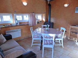 Maisons de vacances Cozy Home in Haut du them ch teau lambert with Garden : photos des chambres